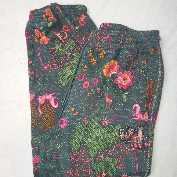 Puma X Liberty Of London Collab Joggers Women's Size Medium Green Gables - Picture 1 of 12